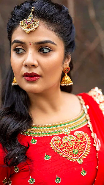 Sreemukhi, telugu actress HD phone wallpaper