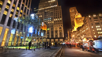 Apple at Fifth Avenue, New York at Night HD wallpaper