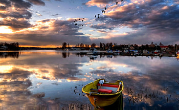 Sunset, boat, sunlight, colors, peaceful, houses, beauty, reflection, boats, water, house, beautiful, lake, clouds, nature, sky, lovely, splendor HD wallpaper