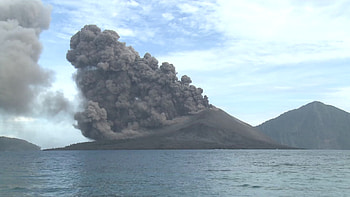 Volcanic pyroclastic flow, Aerial footage, Spectacular eruption, Anak Krakatau HD wallpaper