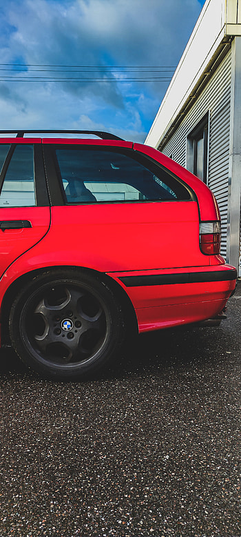 BMW e36 320i Touring, 3er, automotive lighting, bmw 3 series, cargraphy, sky, bayerische motoren werke, tuning, carporn, wet, styling 23, bmw e36, facelift, sideshot, hellrot 314, bmw 3er, hellrot, black wheels HD phone wallpaper