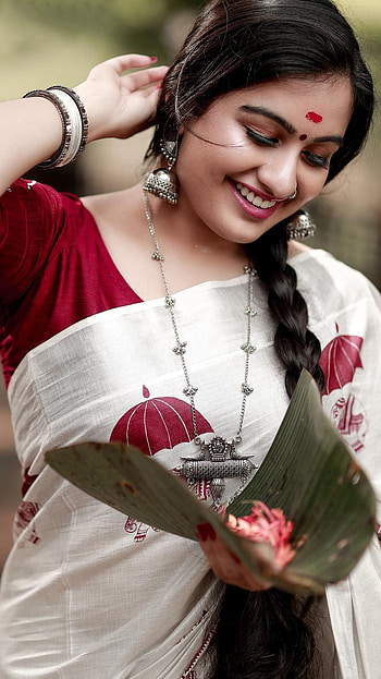 Manave surendran, mallu model, saree lover HD phone wallpaper