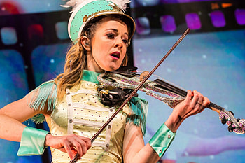 Lindsey Stirling, Uplifting musician, Inspiring personality, Gifted guitarist HD wallpaper