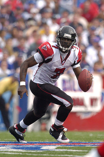 Michael Vick, Rise and fall, Vick after dogfighting, Controversial nike deal HD phone wallpaper