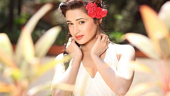 Flowered Head, Beauty, Lips, Pose, Cute, Look, Charming, Beautiful, Gorgeous, Flower, Lovely, Woman, Style, Female, Pretty, Brunette, Girl, Model, Eyes, Indian, Face HD wallpaper