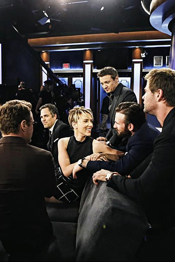 Mcu intervew, actores, love, jr, Downey, fallon, junior, Hemsworth, Renner, Jeremy, actors, Johansson, Kimmel, Scarlett, chris, evans, marvel, blue, Robert, entrevista, rdj, jimmy, ucm HD phone wallpaper
