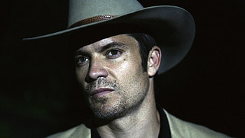 Justified TV Series, Gritty action, Lawman's pursuit, Criminal justice HD wallpaper