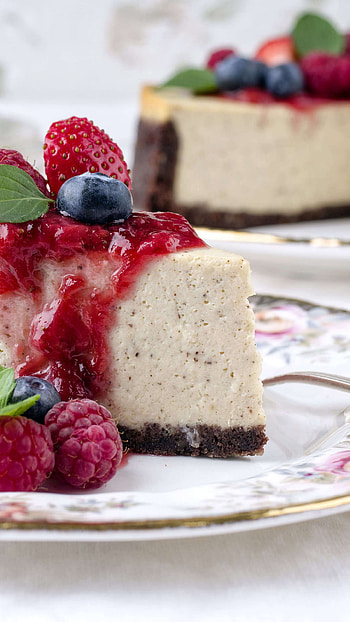Blueberry raspberry cheesecake, U , Delectable treat, Vibrant colors HD phone wallpaper