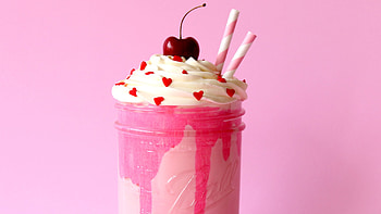 Whipped cream and cherry, Milkshakes HD wallpaper