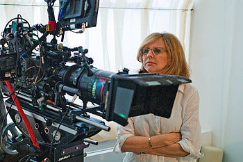 Nancy Meyers, The Intern director, Best male character, Hollywood industry HD wallpaper