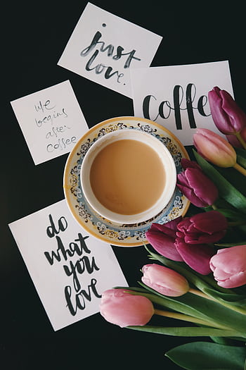 A cup of coffee with motivational notes and vibrant tulips on a dark table. HD phone wallpaper