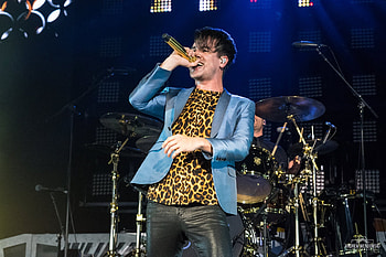 Panic! at the Disco, Brendon Urie's metal song, Unique sound, Musical evolution HD wallpaper