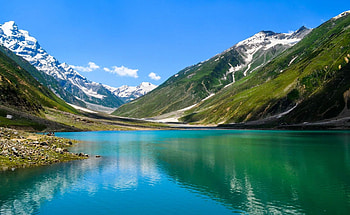 Alpine Lake, snowy peaks, beautiful, grass, Pakistan, mountain, blue sky, summer, ravine, turquoise water HD wallpaper