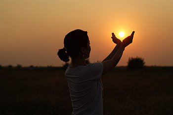 Girl holding the sun, beautiful, orange, sun, sunset HD wallpaper