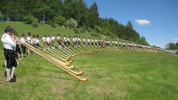 Kreuzthal Rosemarie Wehrheim, Charming home, Alphorn music, Serene atmosphere HD wallpaper