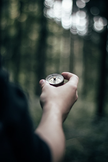 Glare, Hand, Miscellanea, Miscellaneous, Blur, Smooth, Journey, Compass HD phone wallpaper