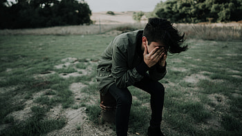 Sad Boy Sitting Alone Crying HD wallpaper