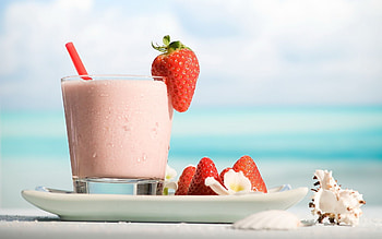 Milkshake delight, Tempting beverage, Creamy and flavorful, Irresistible treat HD wallpaper