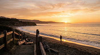 Golden Sunrise Shoreline —, Beach, Ocean, Coastline HD wallpaper