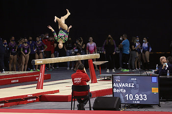 Berta Alvarez, Balance Beam HD wallpaper