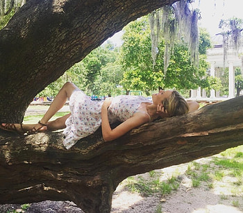 MAGGIE GRACE, summer dress, brunette blonde highlights, sandals, Spanish moss, spaghetti straps, long neclace, laying on an oak tree HD wallpaper