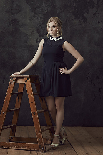 Eliza Taylor, Black and white HD phone wallpaper