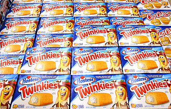 Twinkies, Hostess Brands, Snack cake history, Baked goods HD wallpaper