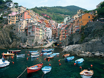 Cinque Terre,Italy, river, boat, italia, town, colors, peaceful, italy, houses, beauty, buildings, shore, boats, trees, hotels, water, cinque terre, sea, europe, architecture, house, landscape, beautiful, lake, mountain, destination, view, nature, sky, port HD wallpaper