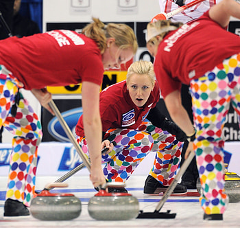 Linn Githmark, Curling HD wallpaper