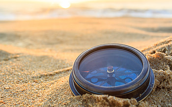 Compass Macro, macro, graphy, compass, beach, sea HD wallpaper