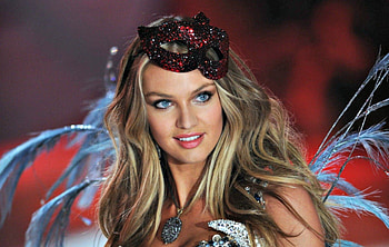 Candice Swanepoel , blue, Candice Swanepoel, model, feathers, mask, blonde, glitter, eyes, girl, angel, beauty, woman, red, hat HD wallpaper