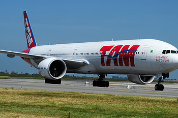 TAM Linhas Aereas, LATAM Airlines Brasil, South American travel, Regional carrier HD wallpaper
