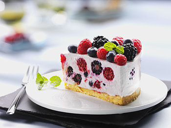 Fruits, Food, Raspberry, Desert, Bilberries, Cake, Black Currant, Blackcurrant, Cream, Sweet HD wallpaper