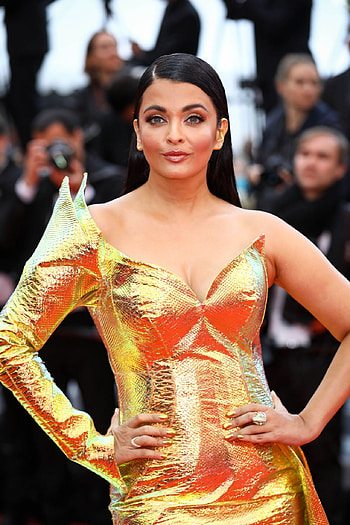 Aishwarya Rai Bachchan, Fashion inspiration, Celebrity outfits, Stylish elegance HD phone wallpaper
