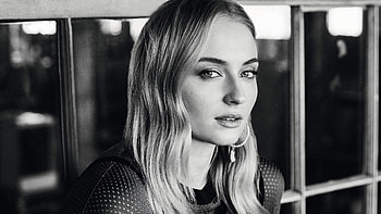 Sophie Turner Monochrome 2019, sophie-turner, celebrities, girls, hoot, monochrome, black-and-white HD wallpaper