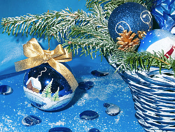 Christmas Tree,Ornaments, Globes,Gifts, globes, christmas, ornaments, candles, gifts, garlands, santa, christmas tree HD wallpaper