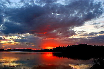 Good evening friends, shore, red color, cloudy sky, water, reflections, sunset, ocean HD wallpaper