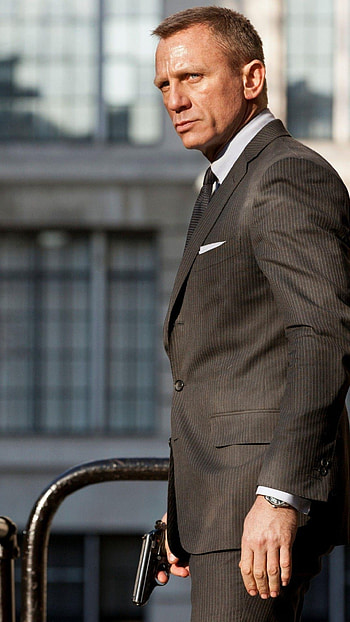 Daniel Craig Background HD phone wallpaper