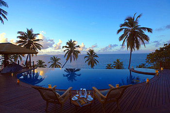 Island Pool at Dusk, swimming, island, sea, luxury, tropical, exotic, paradise, villa, dusk, beach, view, pool, islands, evening, sunset, ocean HD wallpaper