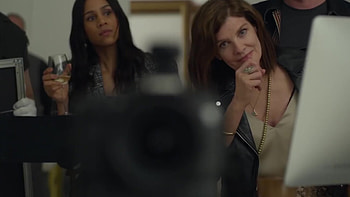 Rene Russo, Apple iMac, Velvet Buzzsaw movie prop HD wallpaper