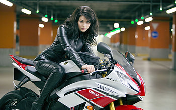Yulia Snigir Posing on Yamaha, yamaha, bikes HD wallpaper