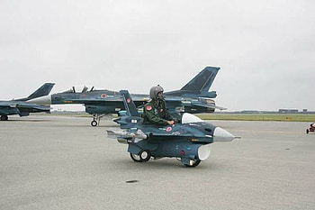 PILOT TRAINING, pilot, funny, planes, wheels HD wallpaper
