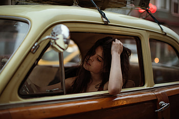 Girl Sitting In Car With Luggage On Top, girls, model HD wallpaper
