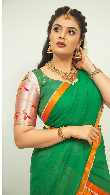 Sreemukhi, green saree, telugu actress HD phone wallpaper
