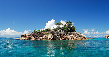 Private island, Exclusive getaway, Luxury retreat HD wallpaper