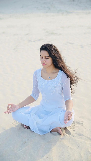 Mirnalini Ravi 128, Beauty, actress, beautiful, White, Mirnalini Ravi, nature, Spiritual HD phone wallpaper