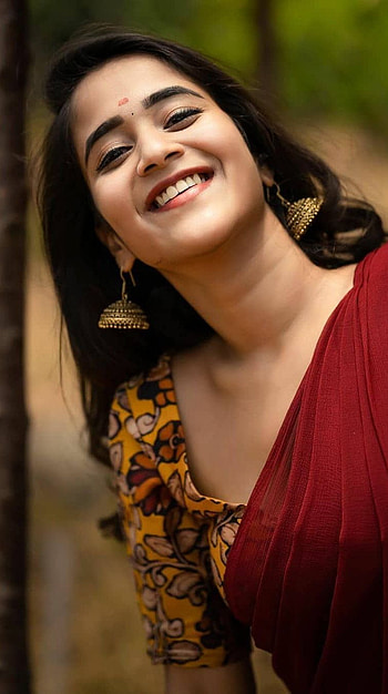 Deepti Sunaina, telugu tiktok girl, saree lover HD phone wallpaper