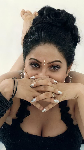 Raasi, multilingual actress, cleavage HD phone wallpaper