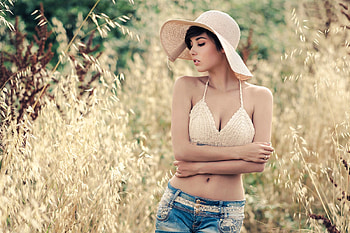 Georgia Soleri, outdoors, model, shorts, brunette, hat HD wallpaper