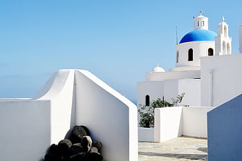 Beautiful view of iconic Greek architecture in Santorini. HD wallpaper